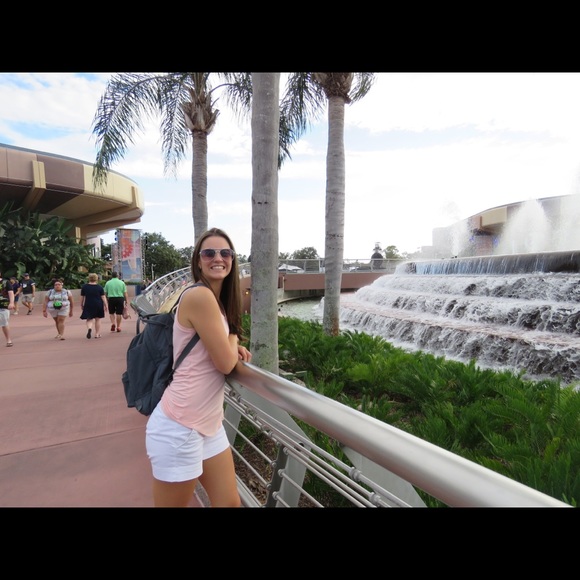 Meet your Posher, Madison - Picture 1 of 1